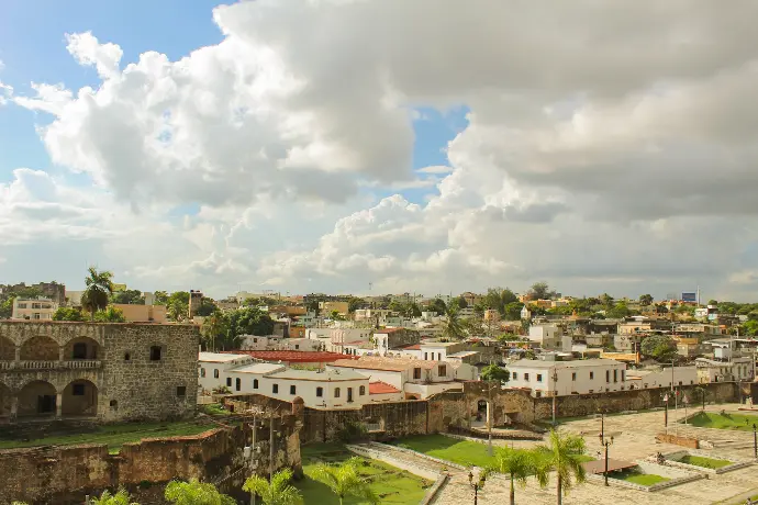 Zona colonial, turismo en la zona colonial, turismo en sd, turismo en santo domingo, visitar en la zona colonial, que hacer en la zona colonial, alcazar colon, museo de cera de juan pablo duarte, fortaleza ozama